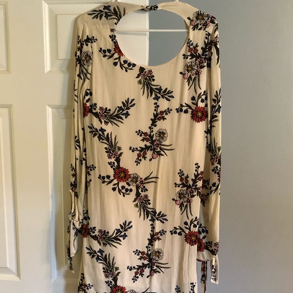 Cream floral dress - Picture 3 of 4